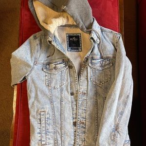 HOLLISTER Sherpa lined distressed denim jacket
